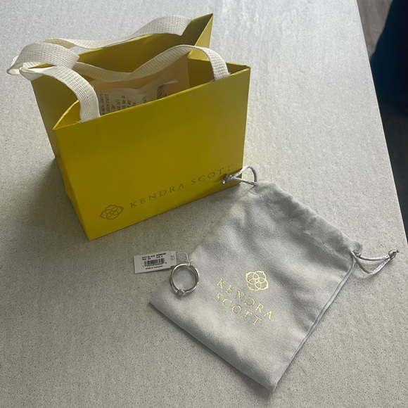 Kendra Scott ring - Picture 1 of 3